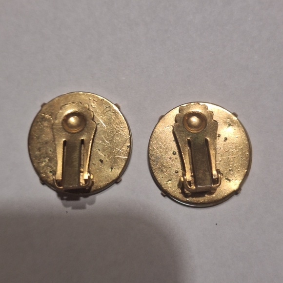 Round Mother-of-Pearl Clip Earrings - Ivory Tone - Picture 2 of 2